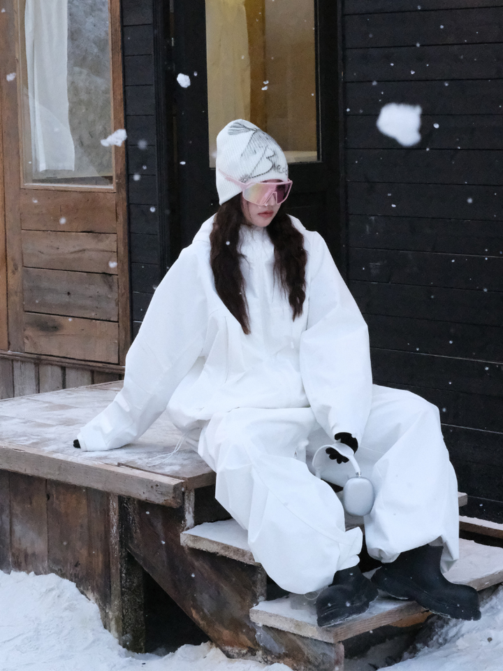 Hellystudio All-white 3L Snow Jacket - Unisex - Snowears