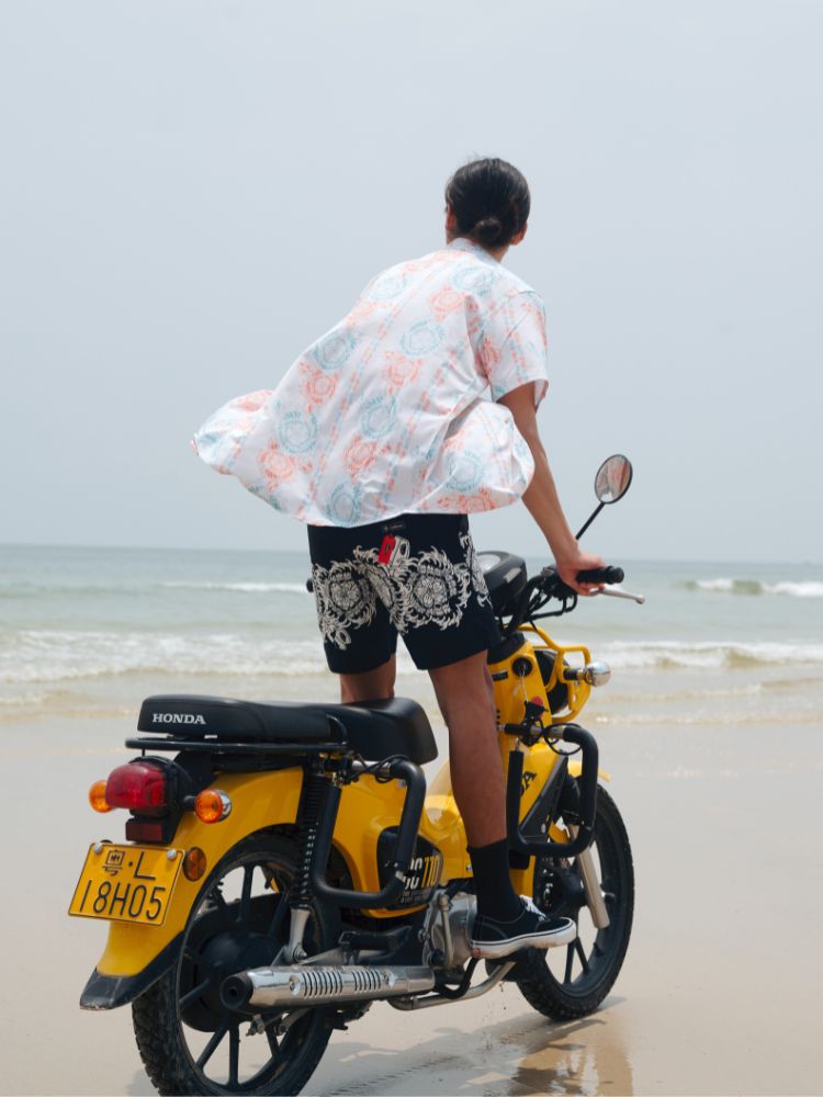 CHILLHANG Tropical Breeze Aloha Shirt - Men's ChillHang | Snowears.com